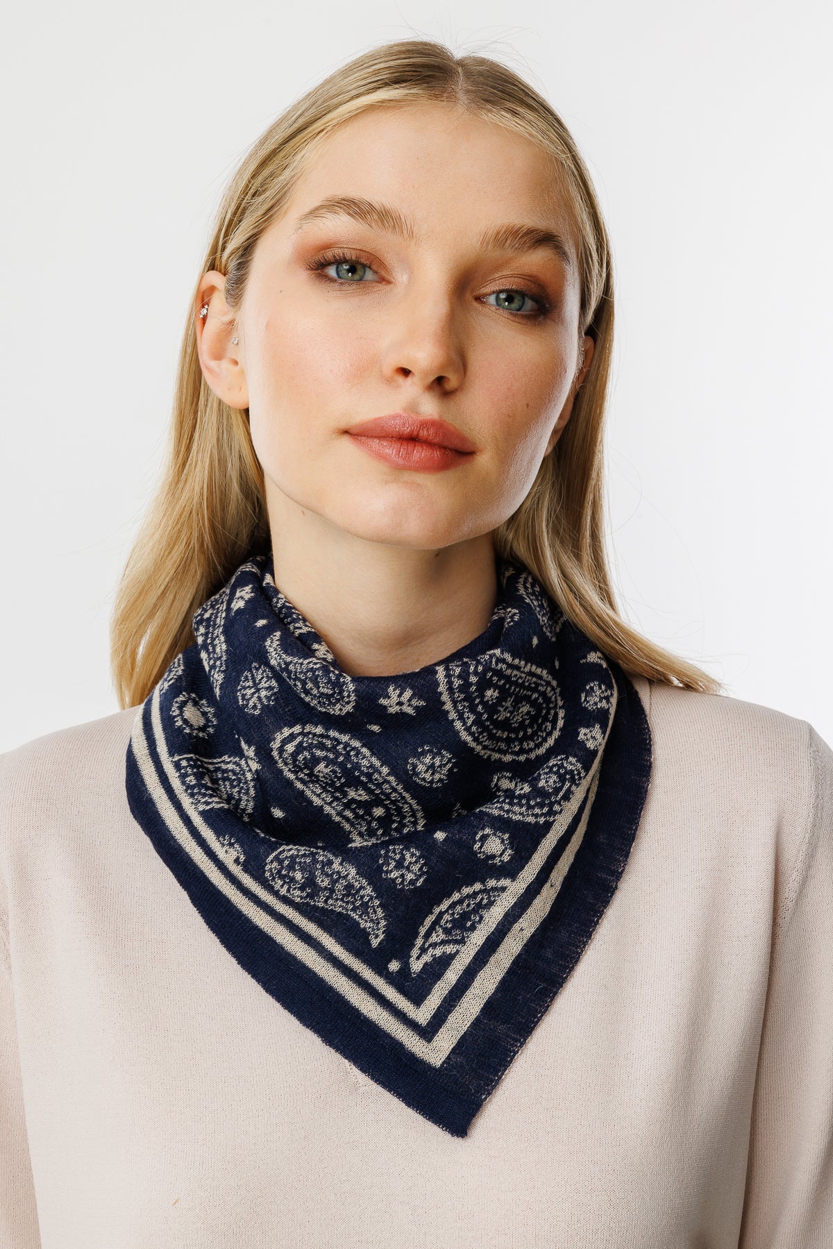 PATARA VIERKANTE FOULARD MARINEBLAUW-BEIGE