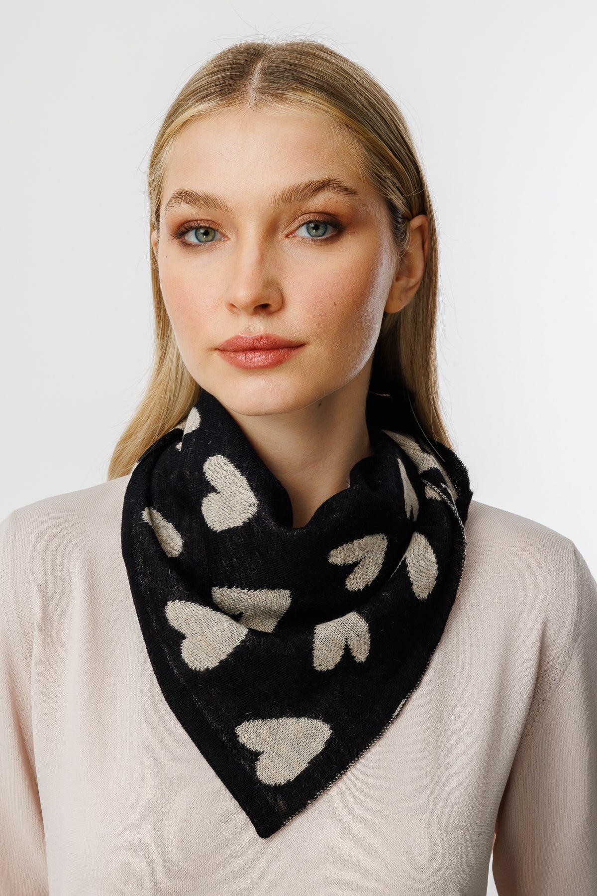 HEARTS SQUARE FOULARD ZWART-BEIGE