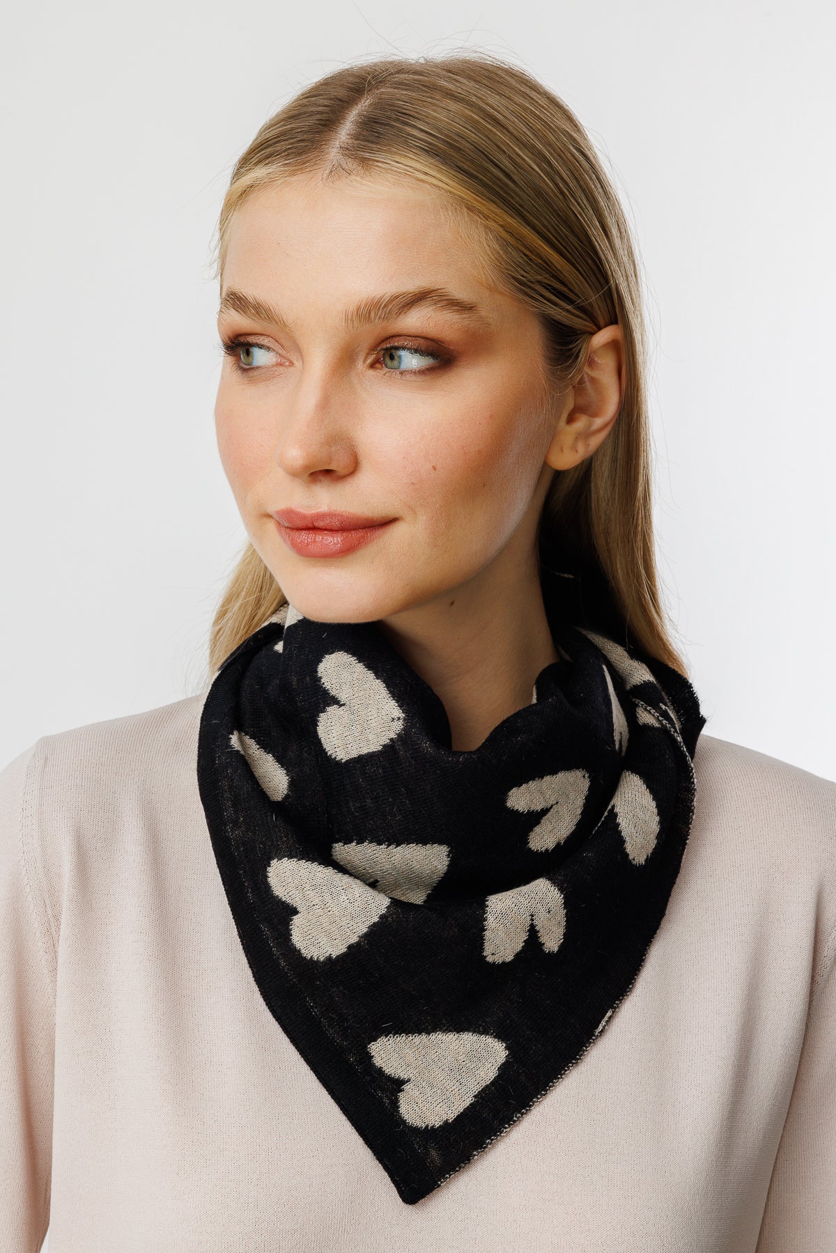 HEARTS SQUARE FOULARD ZWART-BEIGE