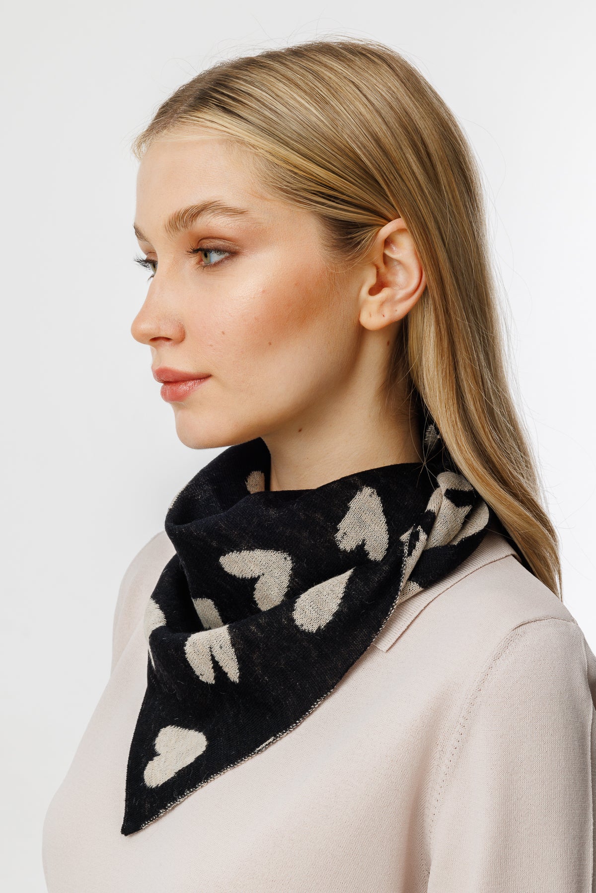 HEARTS SQUARE FOULARD ZWART-BEIGE