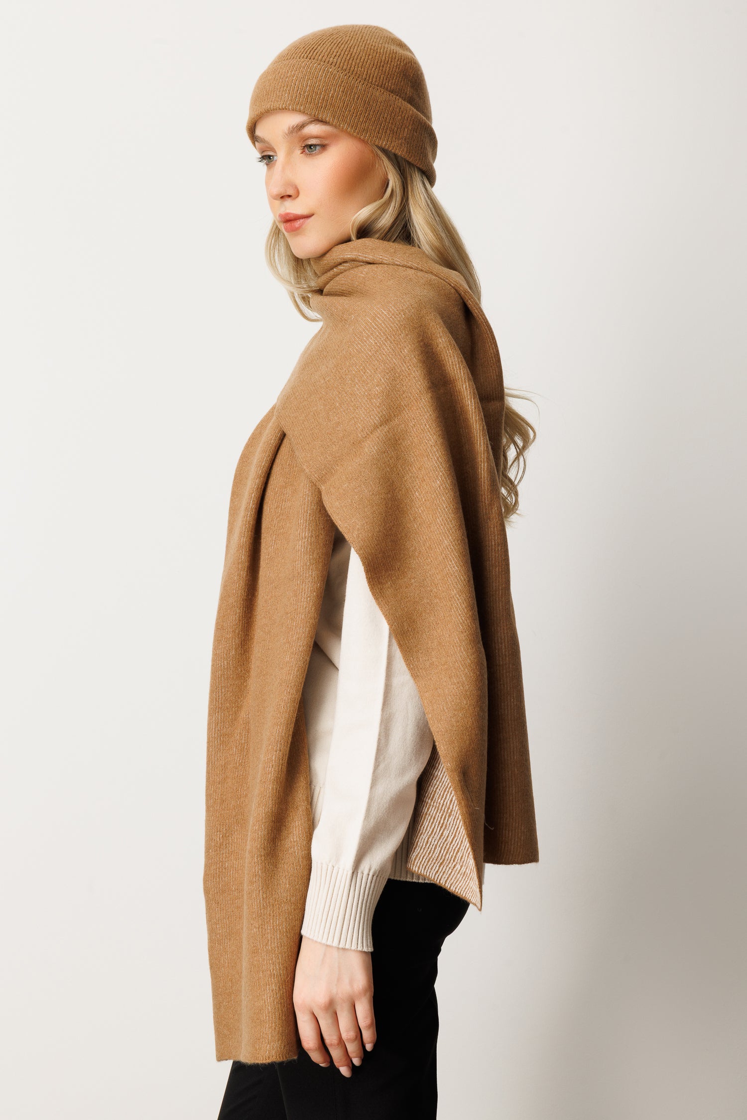 ARTEMIS WOOLEN HOED & SCHOLLENSET, KLEUR KAMEL-ECRU