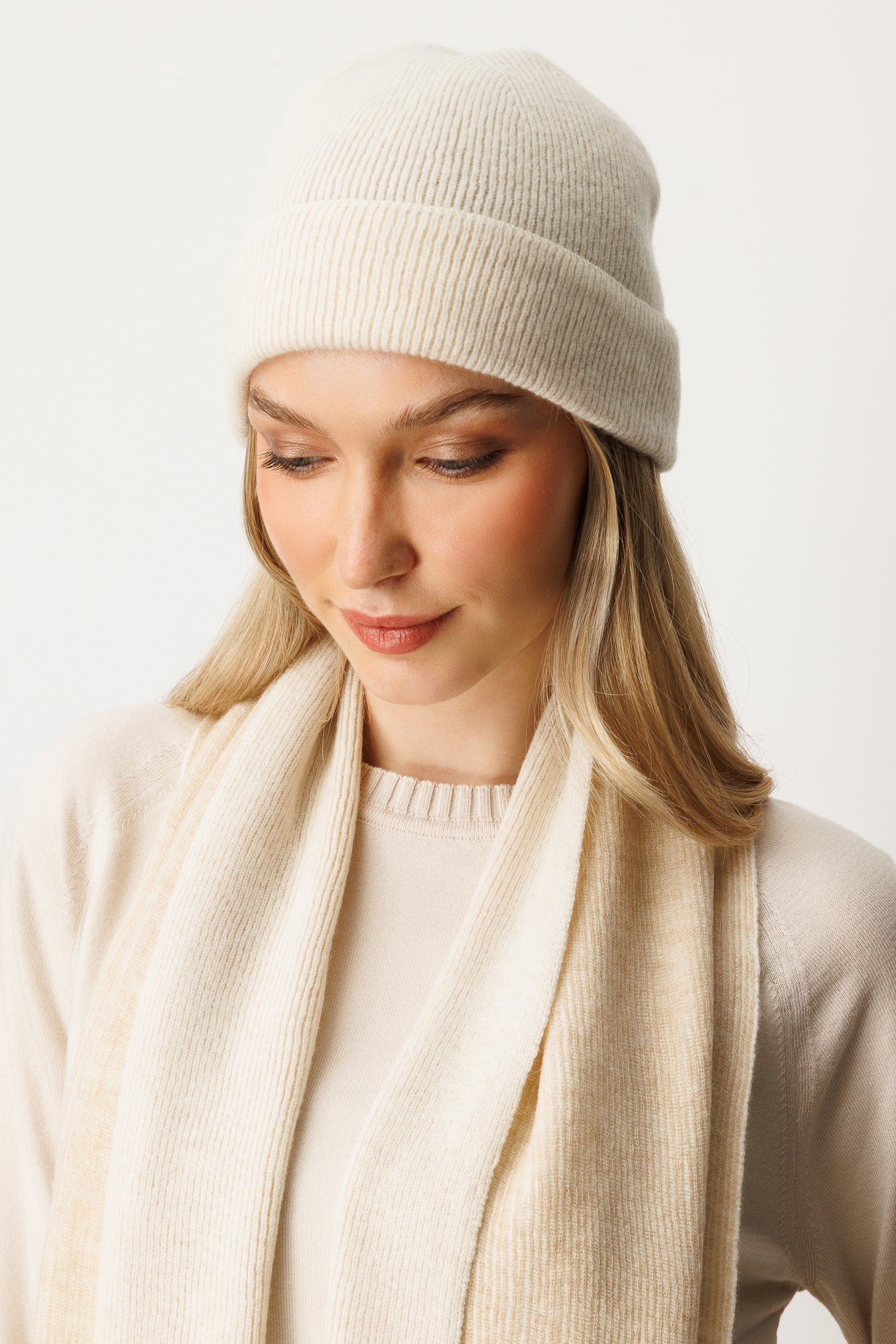 ARTEMIS WOOLEN HOED & SJAAL SET, KLEUR ECRU-BEIGE