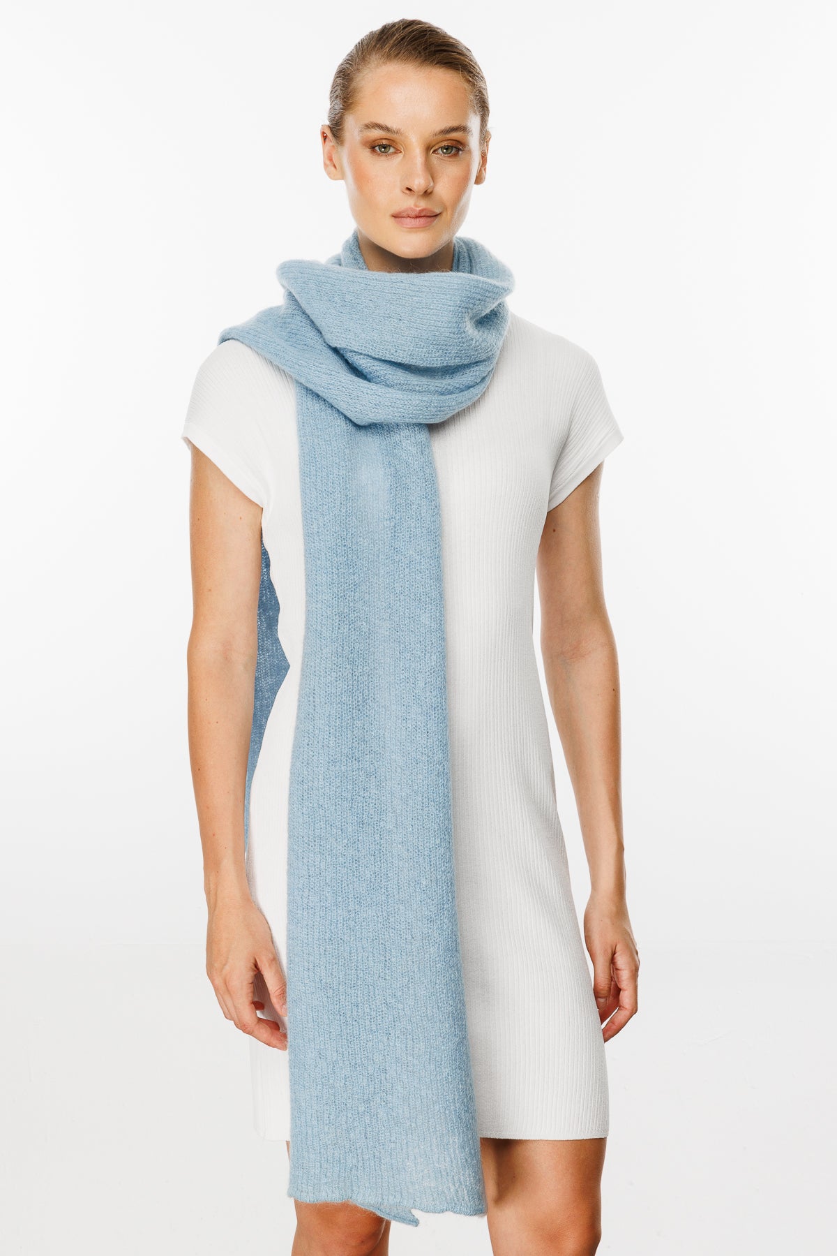 HATTUSA SJAAL BLAUW-BASIC GEBREID