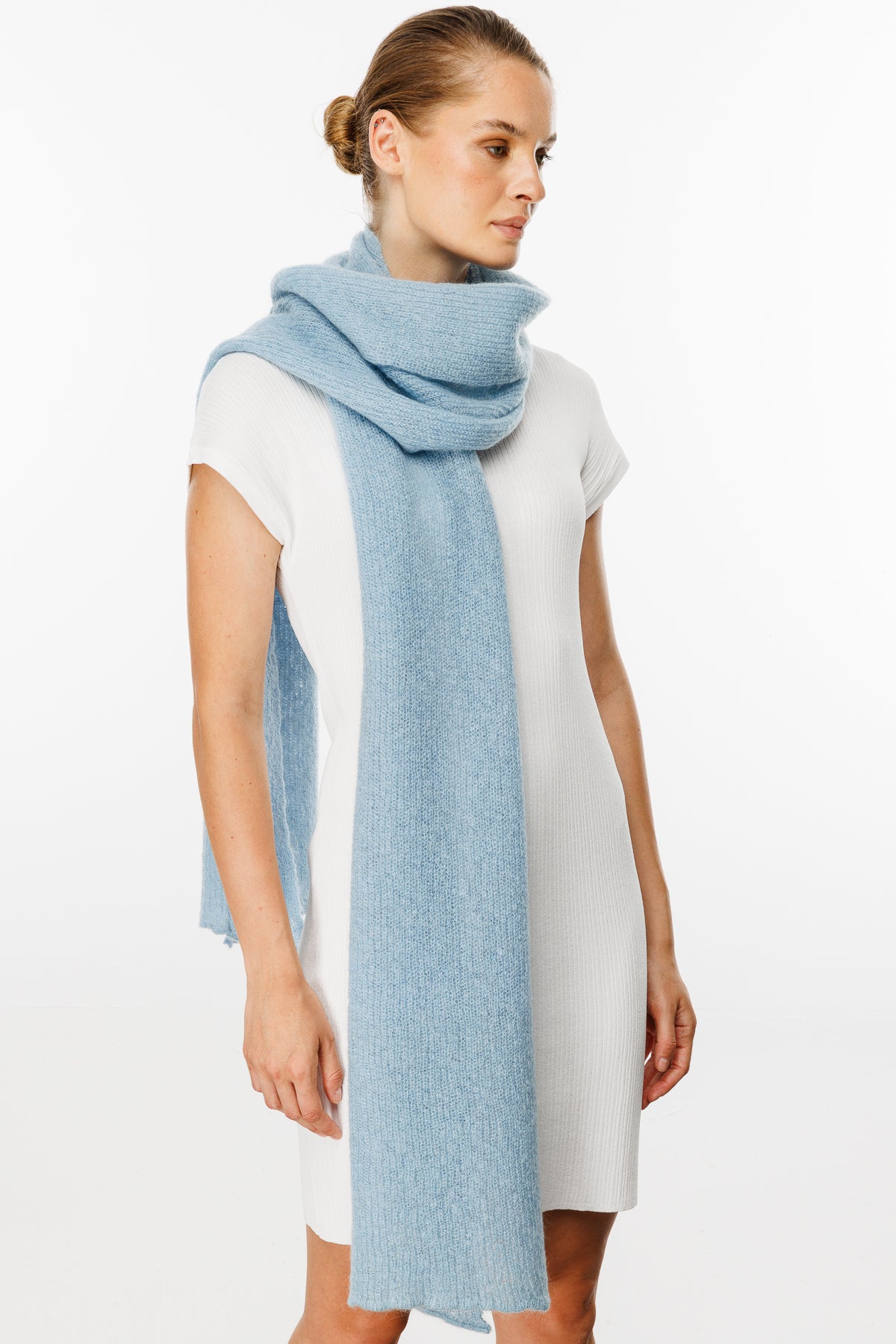 HATTUSA SJAAL BLAUW-BASIC GEBREID