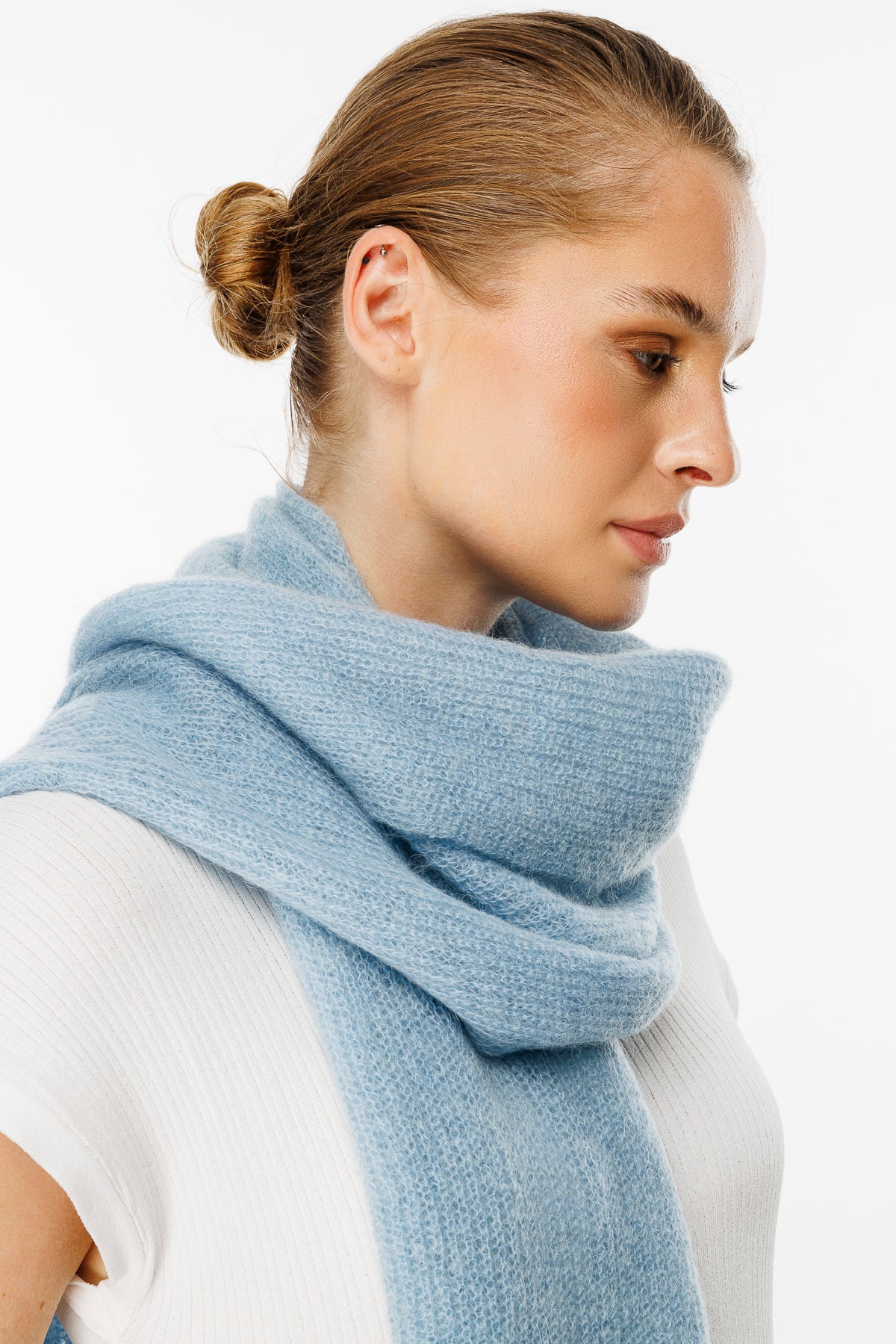 HATTUSA SJAAL BLAUW-BASIC GEBREID