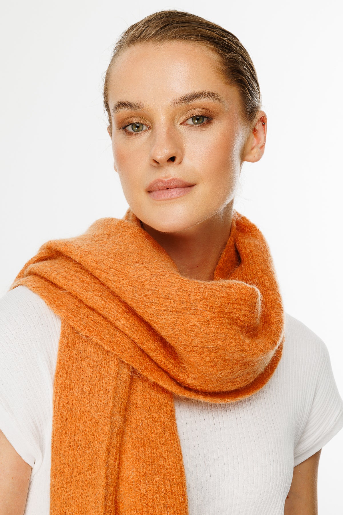 HATTUSA SJAAL ORANJE-BASIC GEBREID