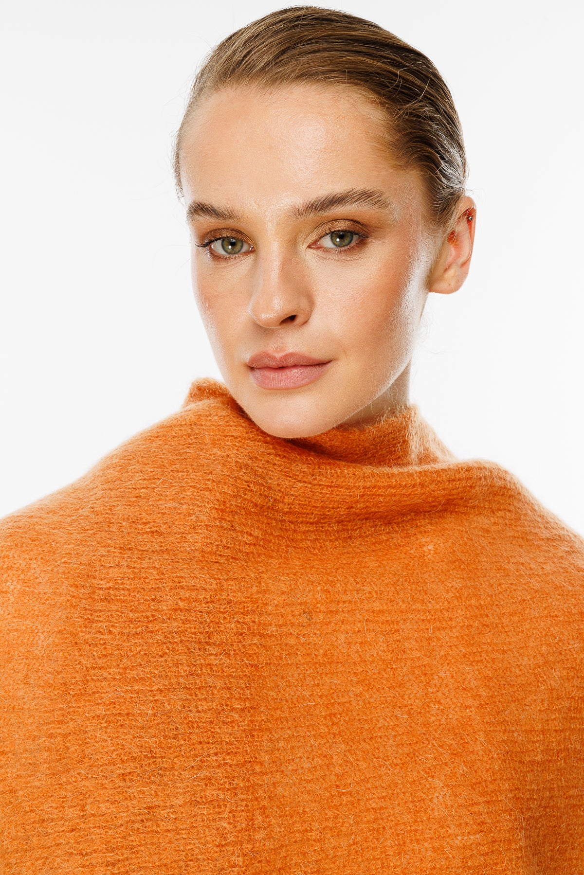 HATTUSA SJAAL ORANJE-BASIC GEBREID