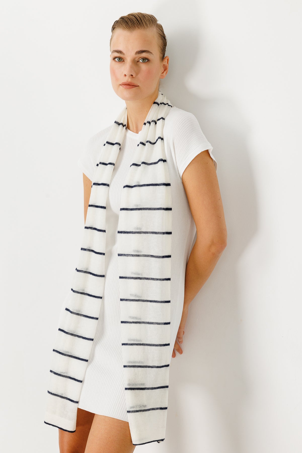 ARTEMIS SHAWL ECRU-NAVY