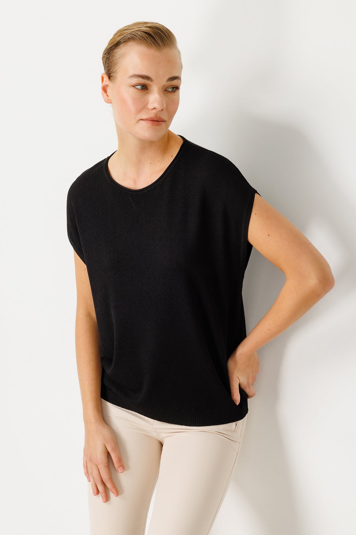 BASIC DIAMOND BLOUSE BLACK