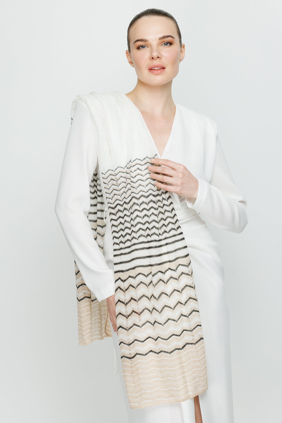 CYBELE SHAWL ECRU-BEIGE-BLACK