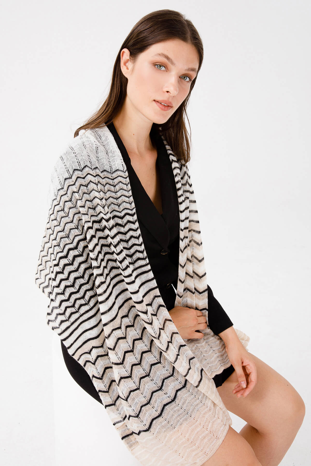 CYBELE SHAWL ECRU-BEIGE-ZWART