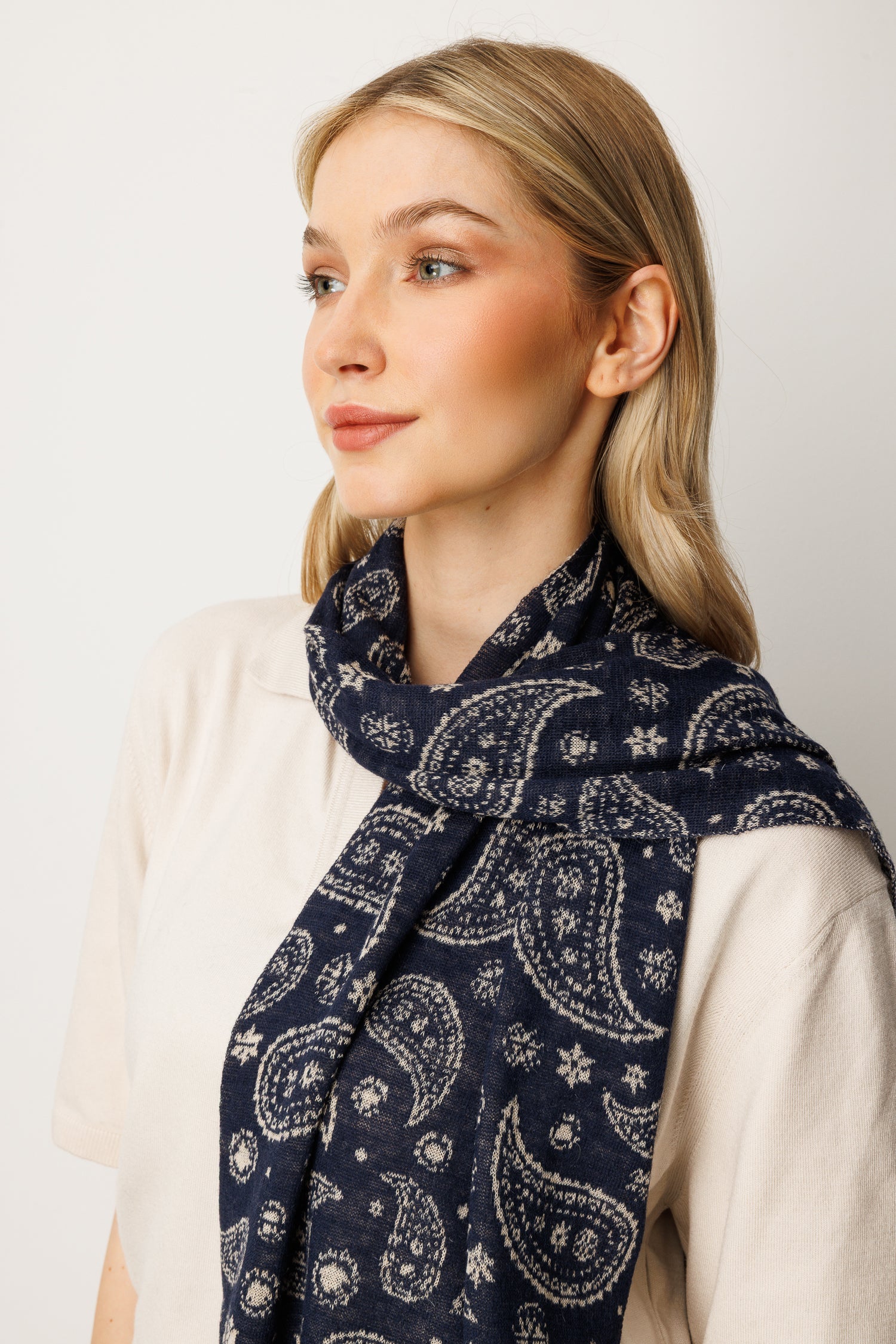 PATARA SCHOULERDOEK DONKERBLAUW-BEIGE