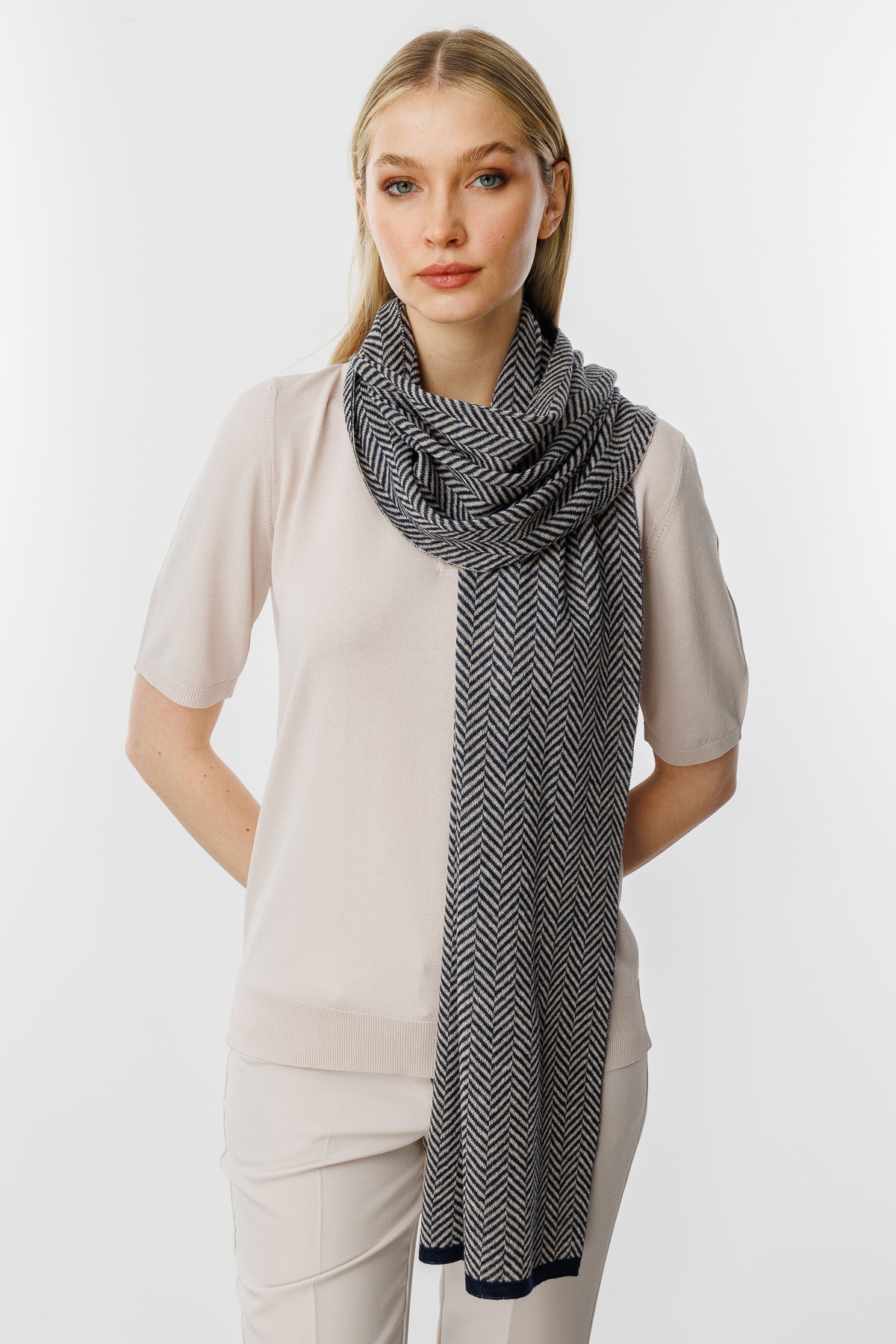 LYCIA SHAWL MARINEBLAUW-BEIGE