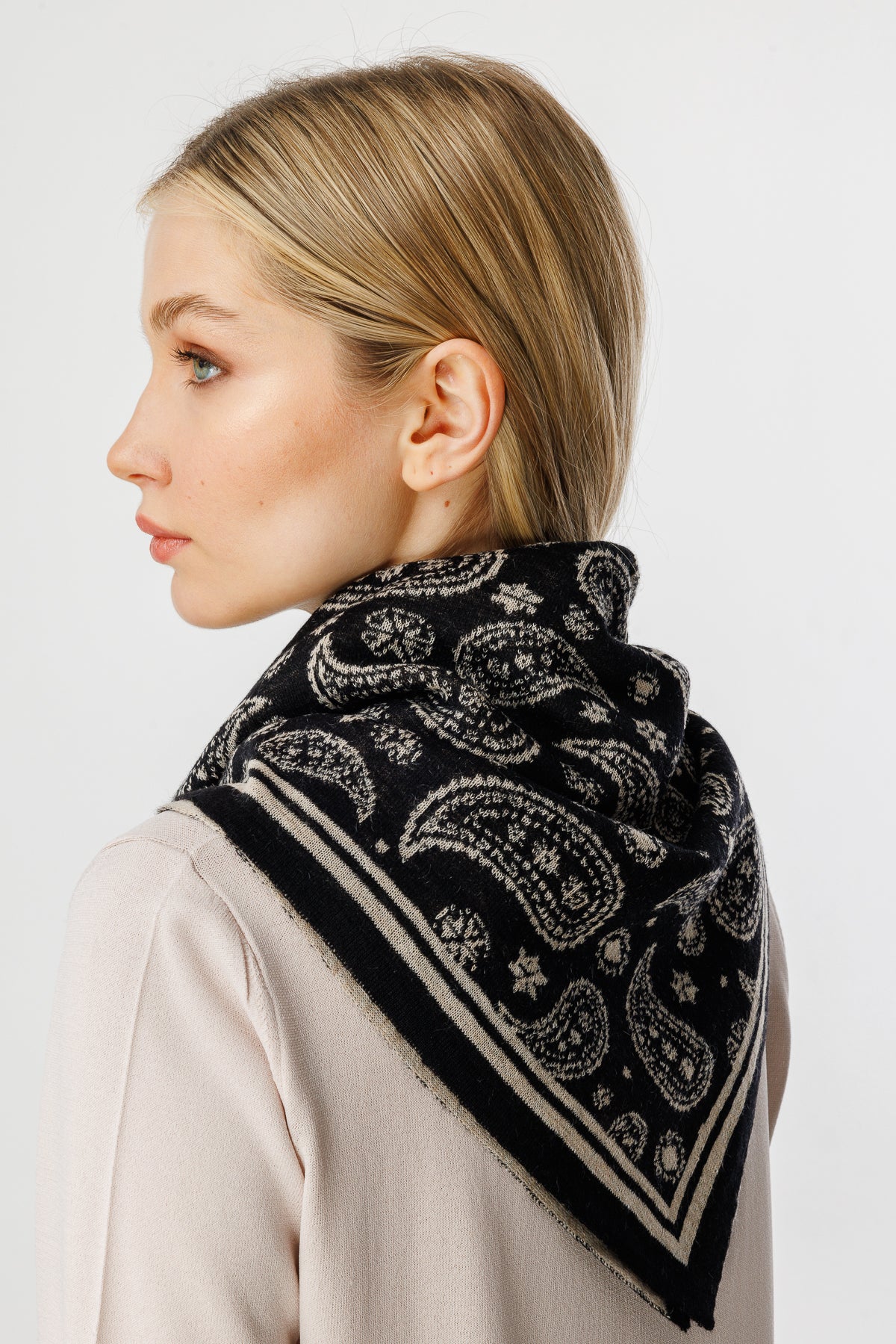 PATARA VIERKANTE FOULARD ZWART-BEIGE