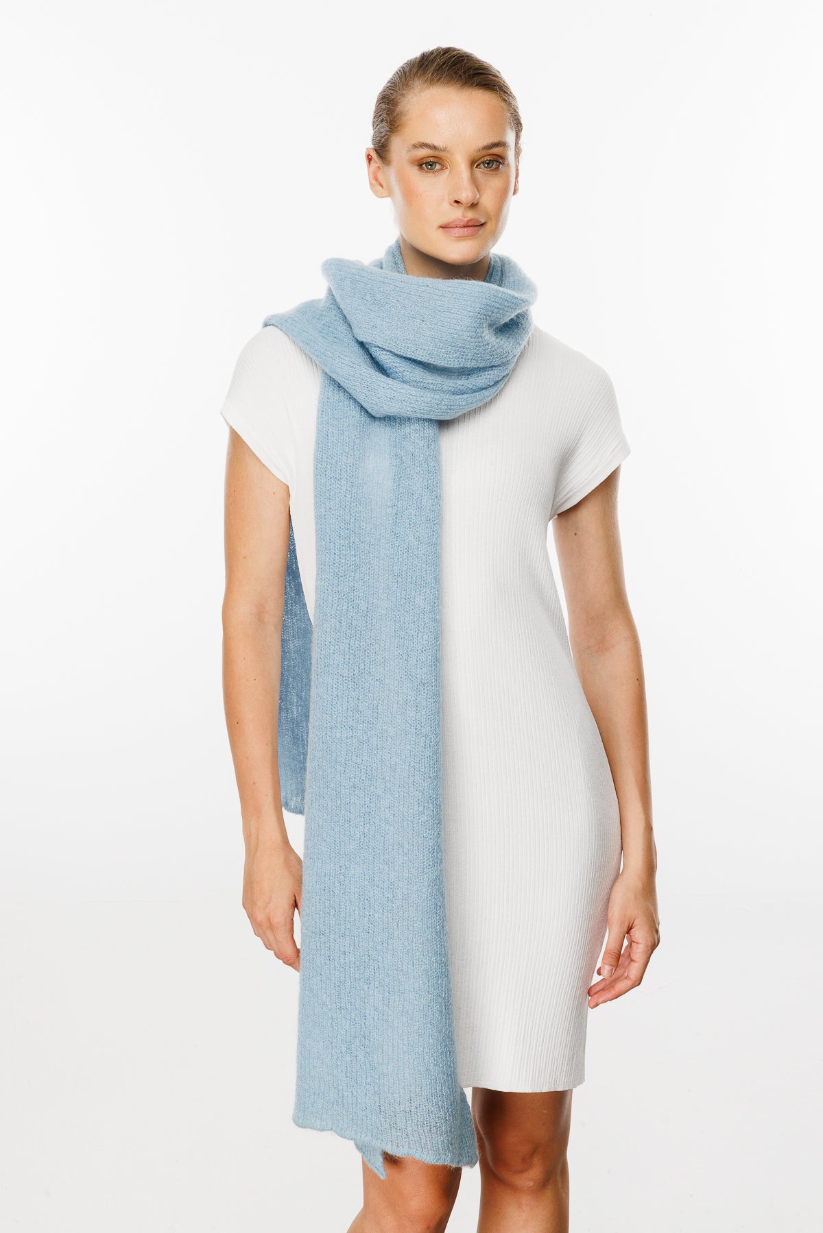 HATTUSA SJAAL BLAUW-BASIC GEBREID
