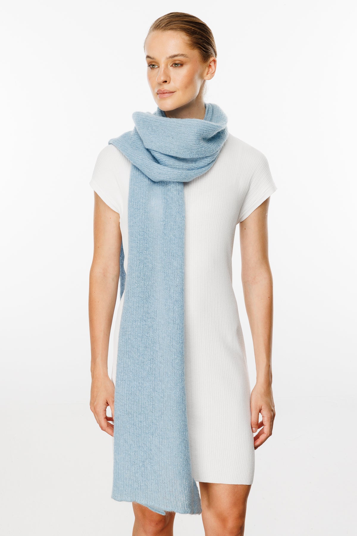 HATTUSA SJAAL BLAUW-BASIC GEBREID