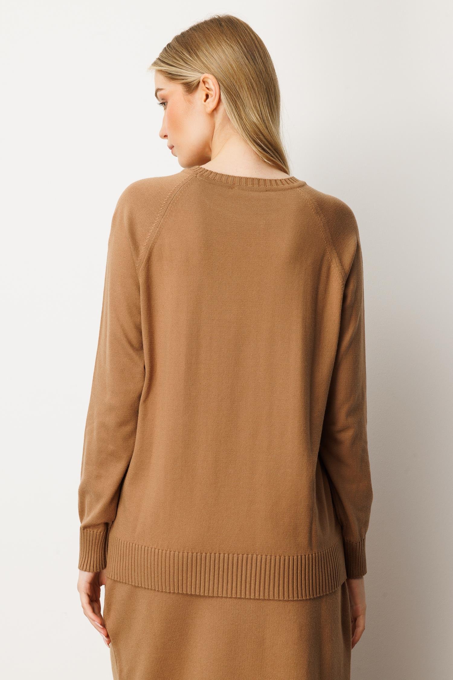 Long-Sleeve Crew Neck Knit Top - Camel