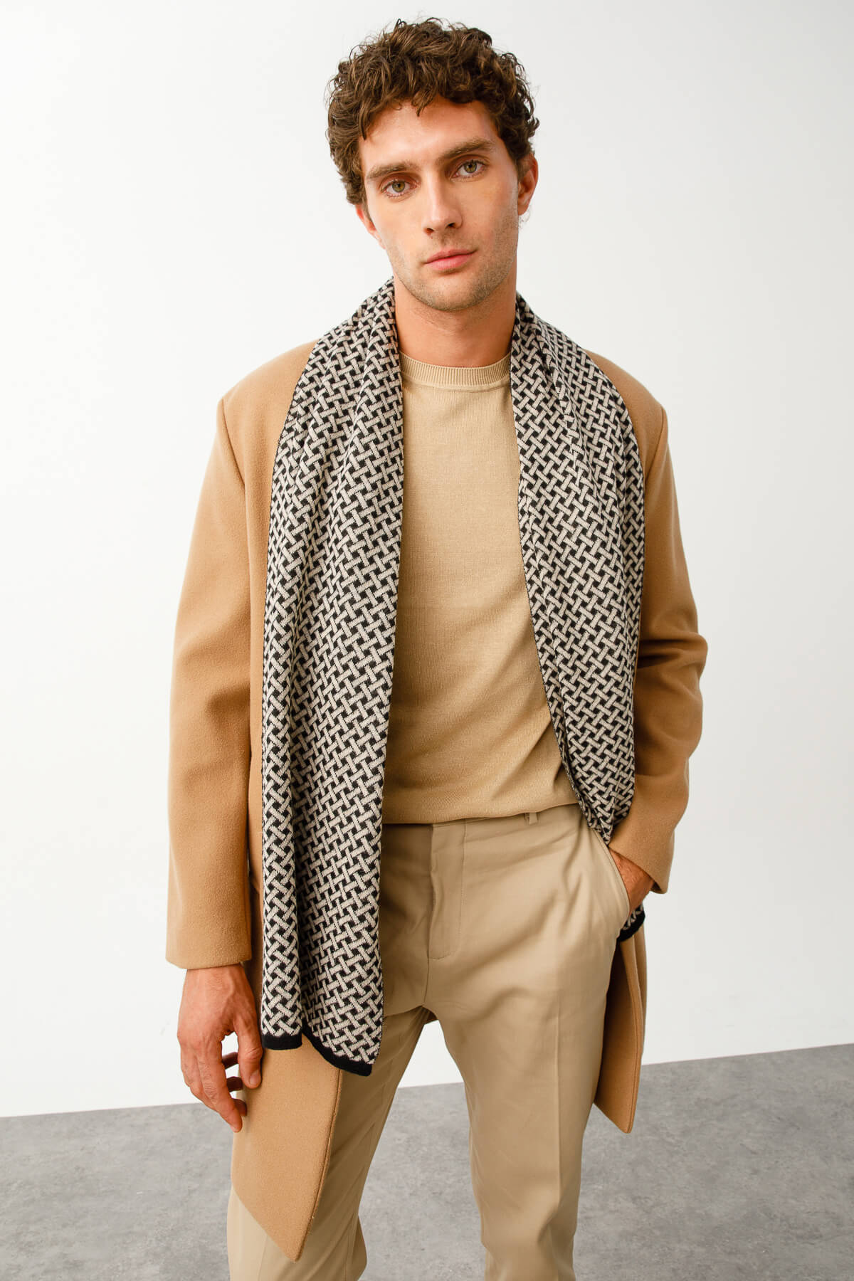 HEREN HITTITE SJAAL ZWART-BEIGE
